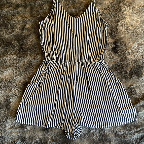 H&M Divided | Blue & White Striped Romper | Size 6/Small - Picture 8 of 8